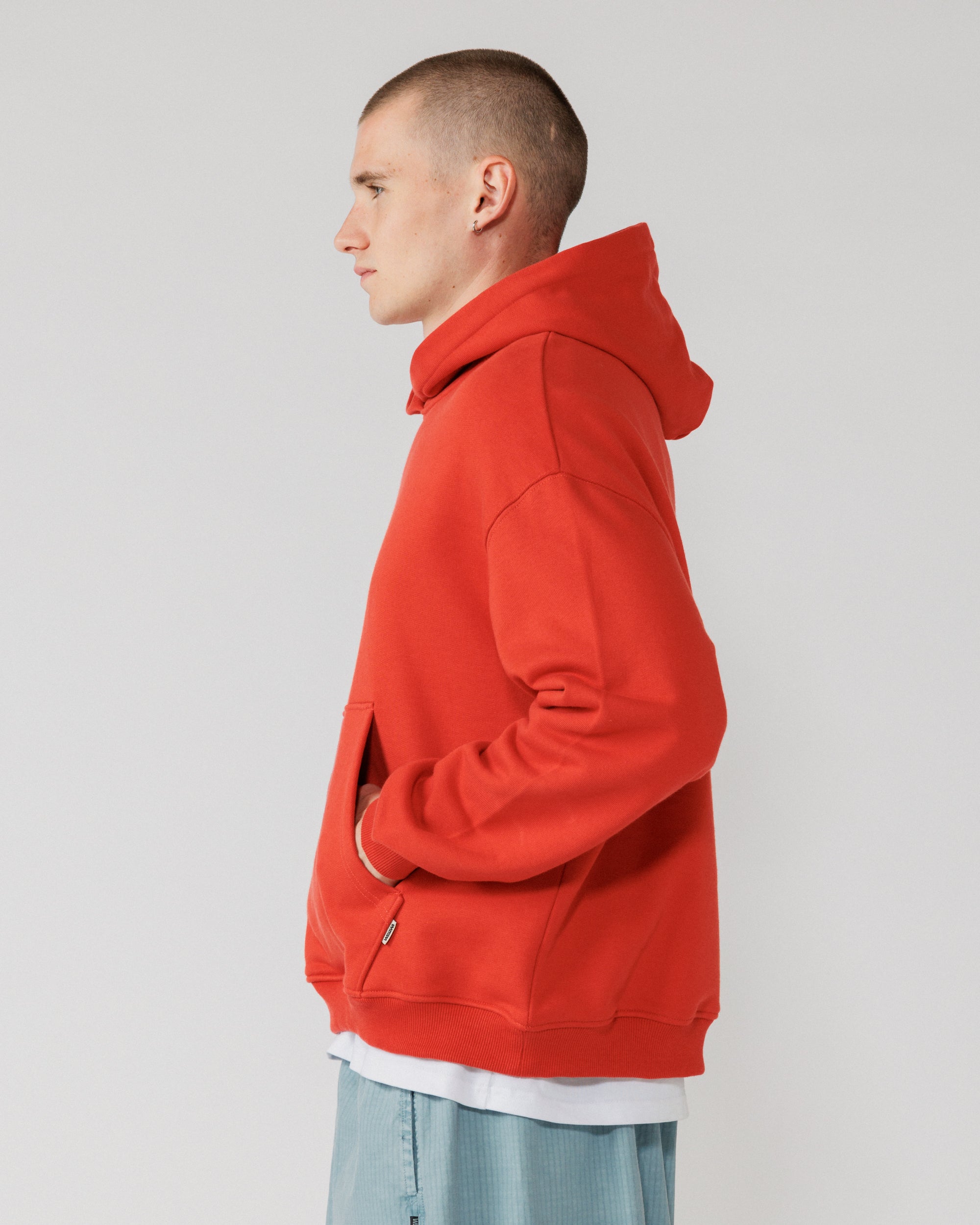 520 Organic Hoody - Signal Red — men's side profile, hood shape