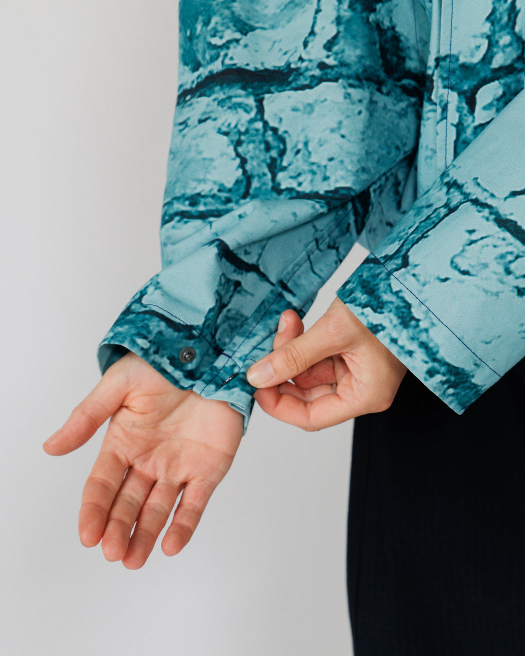 Roam Raglan Jacket - Blue Brick Camo — cuff snap adjuster on model
